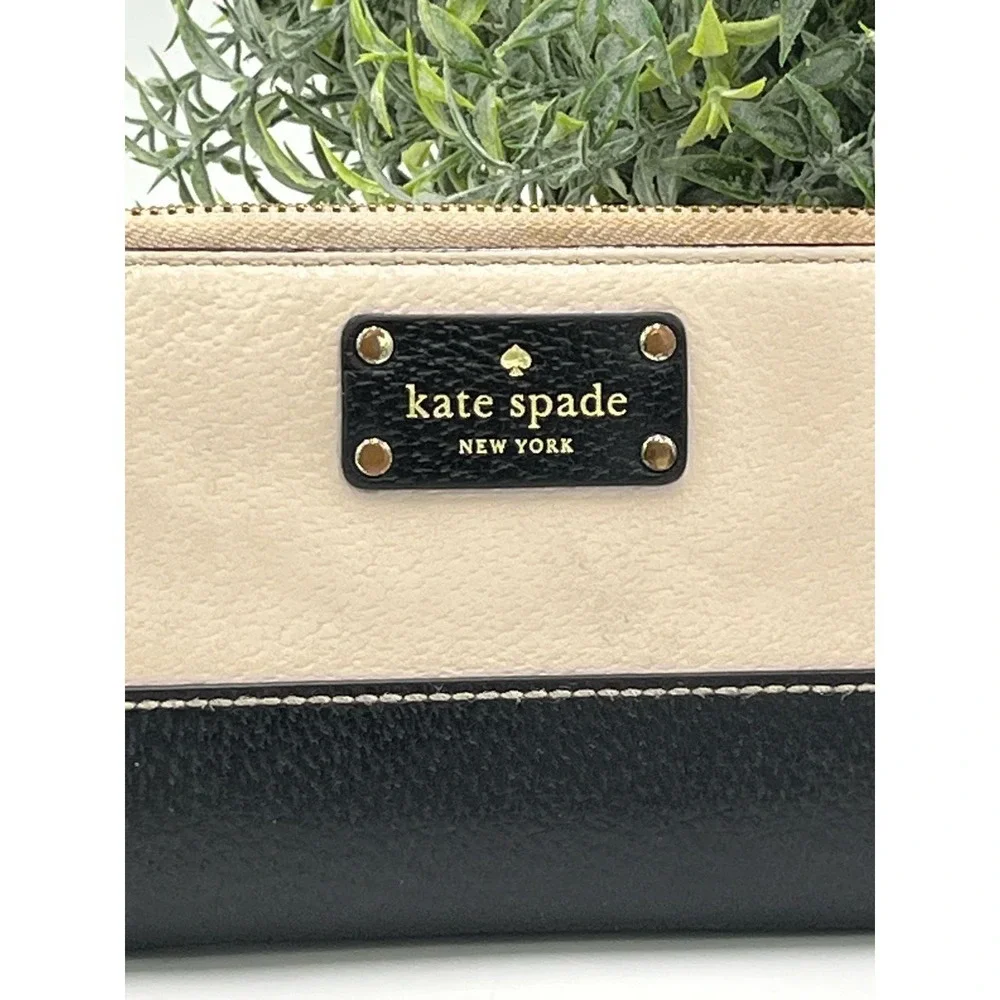 Kate Spade Wellesley Neda Black & Cream Zipper‎ Leather Wallet